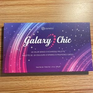 Galaxy Chic 18 Color Baked Eyeshadow Palette